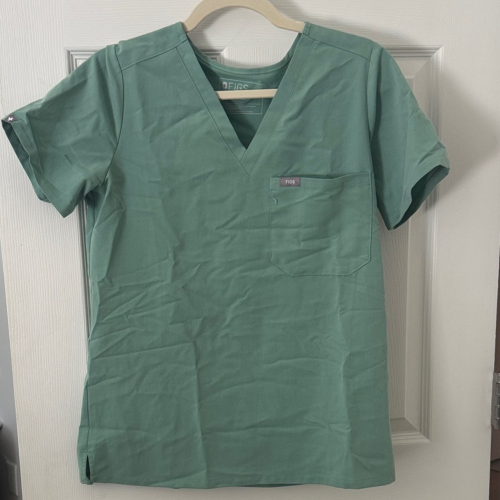 Figs Women's Sage Green V-Neck Short Sleeve Top